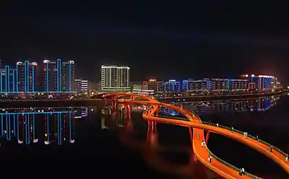 Светящийся мост-волна в Китае