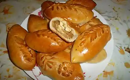 Пирожки с капустой и яйцом.