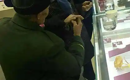 Моя дідусь пішла в ювелірний магазин. Але ніхто не очікував такий акт!