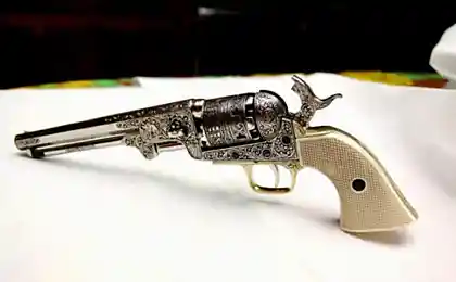 Отличная отделка оружия!