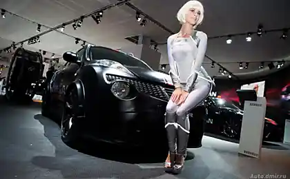 Девушки "засветились" на Московском автосалоне!