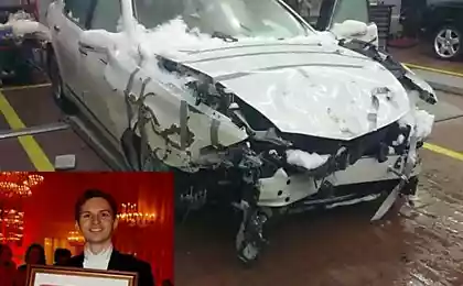 Фото разбитого об Ford и дерево LEXUS LS600HL Павла Дурова