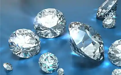 银订婚戒指，立方氧化锆或如何得到积极响应他的夫人