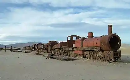 Заброшенный поезд в Боливийской пустоши