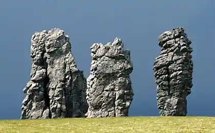 Столбы выветривания на плато Мань-Пупу-нёр (18 фотографий)