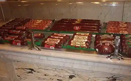 Такая колбаса выглядет очень аппетитной (5 фото)