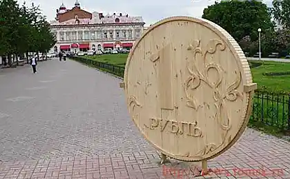 Памятник рублю в Томске
