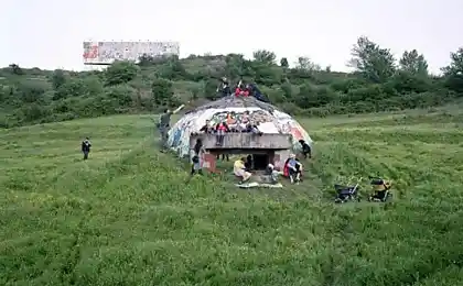 Параноїдна пристрасть албанського диктатора (15 фото)