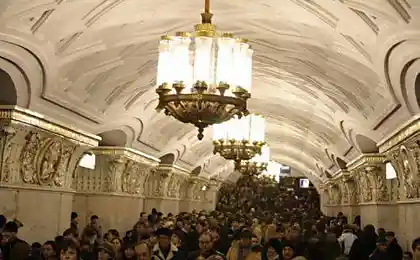 Что надо иметь с собой девушке, чтобы не толкали в метро