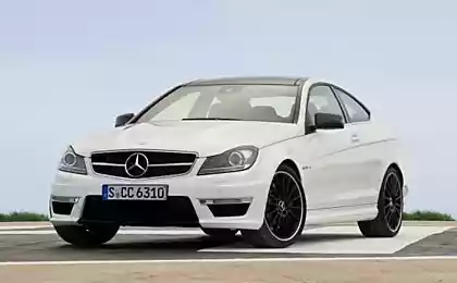 «Заряженный» Mercedes-Benz C63 AMG Coupe представлен официально