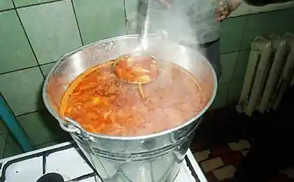 Вот так готовят в нашей общаге