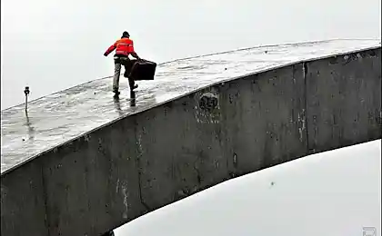 Экстрим на мосту (5 фото)