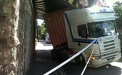 Не вписался (3 фотографии)