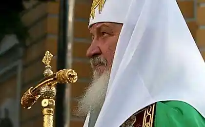 Вот такие часы на руке у Патриарха (4 фото)
