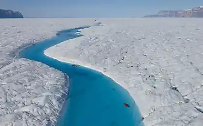 Голубая река ледника Петерманн. Гренландия