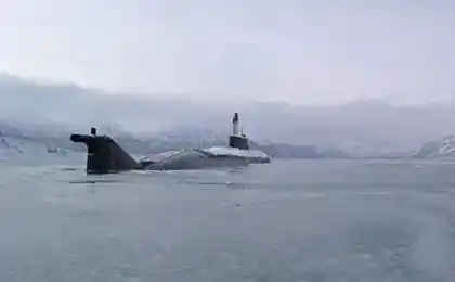 Русская субмарина в Арктике