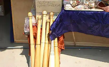 А кому палочек, ароматических?