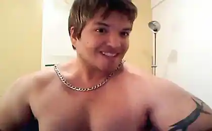 Он конечно накачан
