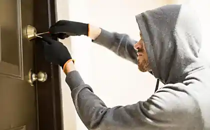 Call the ward immediately, noticing a fork in your front door, new scam
