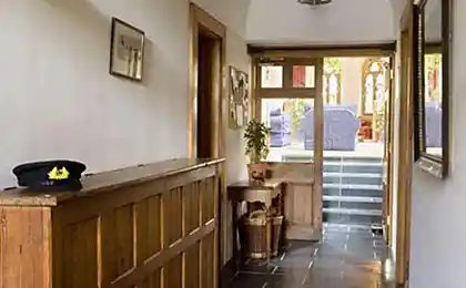 Будинок в церкві (12 фото)