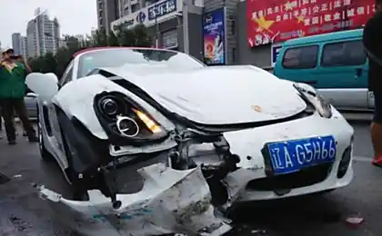 Миттєво знищили автомобіль.