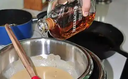冰淇淋熏肉和波旁
