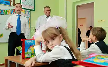 Девочка подумала "... лучше б контрольная!"