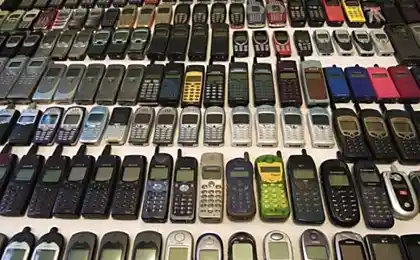 Колекція класичних мобільних телефонів для пікантності