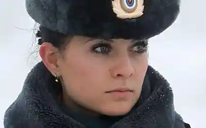Сотрудницы полиции (13 фотографий)