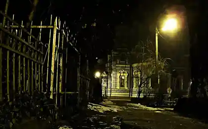Ночь. Туман. Кладбище.