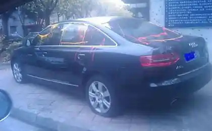На життя приїжджає похмурий чорний