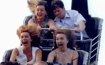 People annealed at attractions