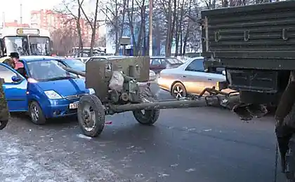 Вот такой аварии я еще не видел (3 фото)