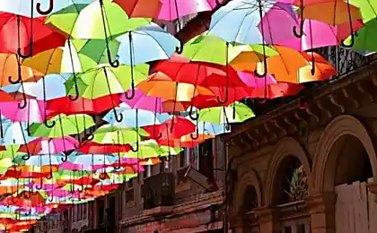 Инсталляция Umbrella Sky