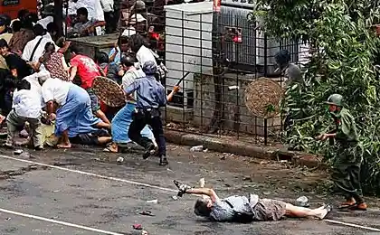 Столкновения в Янгоне (11 фото)