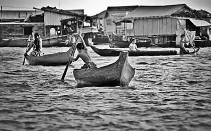 Плавающая деревня на озере Tonle Sap, Камбоджа