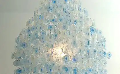 Люстри пластикових пляшок Stuart Haygarth (8 фото)