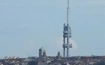 Необычная архитектура телевизионной башни в Праге
