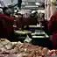Сотрудники ФМС  в поисках нелегалов на рынке