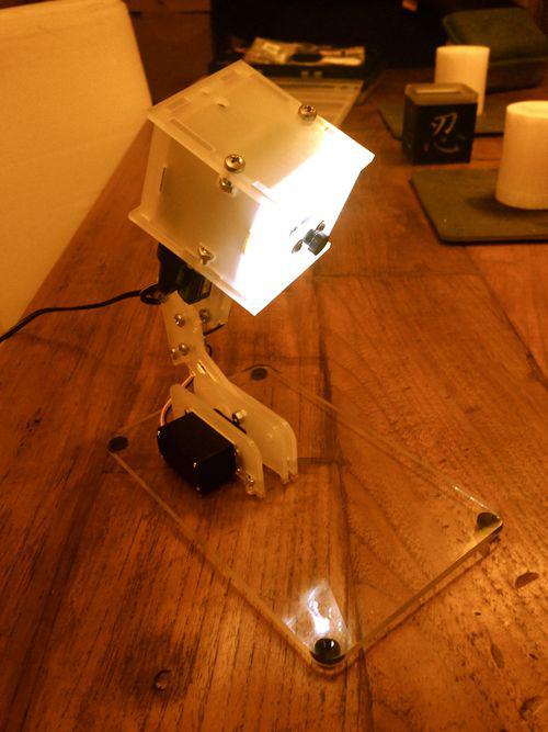 Bright objects. Роболампа геккон. Робот светильник. Светильник робот Пиксар. Светильник Robot SC 7238.