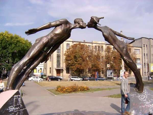Удивительные памятники России