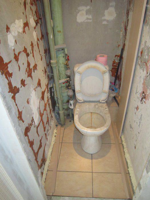 Ремонт в туалете с чего начать. Старый туалет в квартире. Туалет своими руками в квартире недорого. Делаем ремонт в туалете. Недорогой красивый ремонт в туалете.