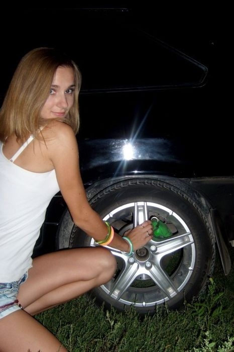 Красивые девушки и их машины
