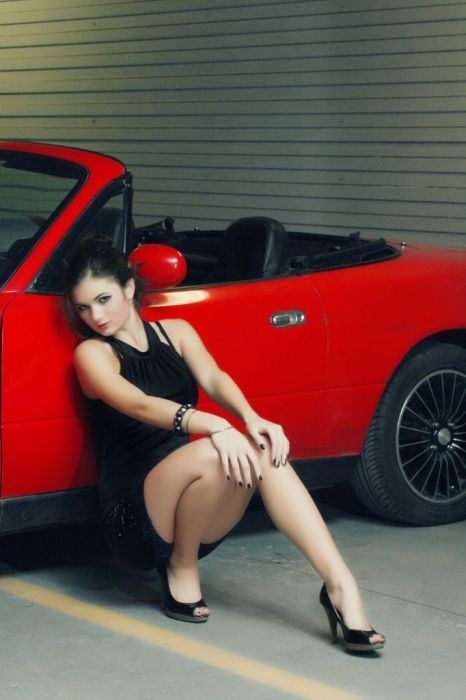 Красивые девушки и их машины