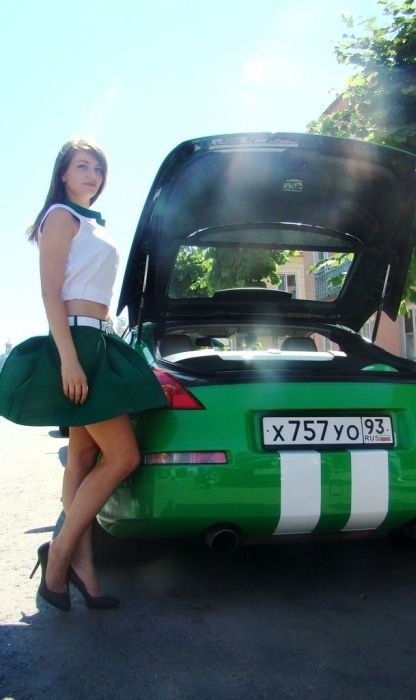 Красивые девушки и их машины