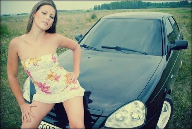Девушки и тюнингованные авто из России
