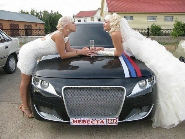 Девушки и тюнингованные авто из России
