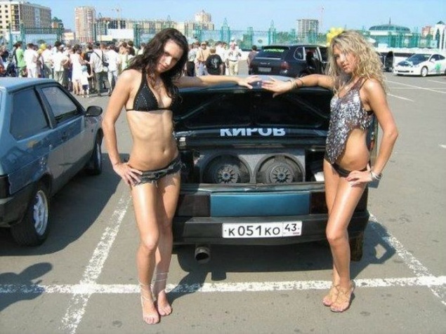 Девушки и тюнингованные авто из России