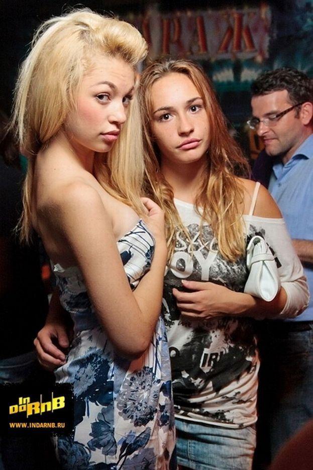 Клубная жизнь блондинок