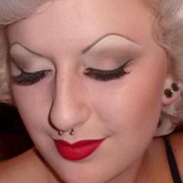30+ girls who clearly overdone makeup. Page 1
